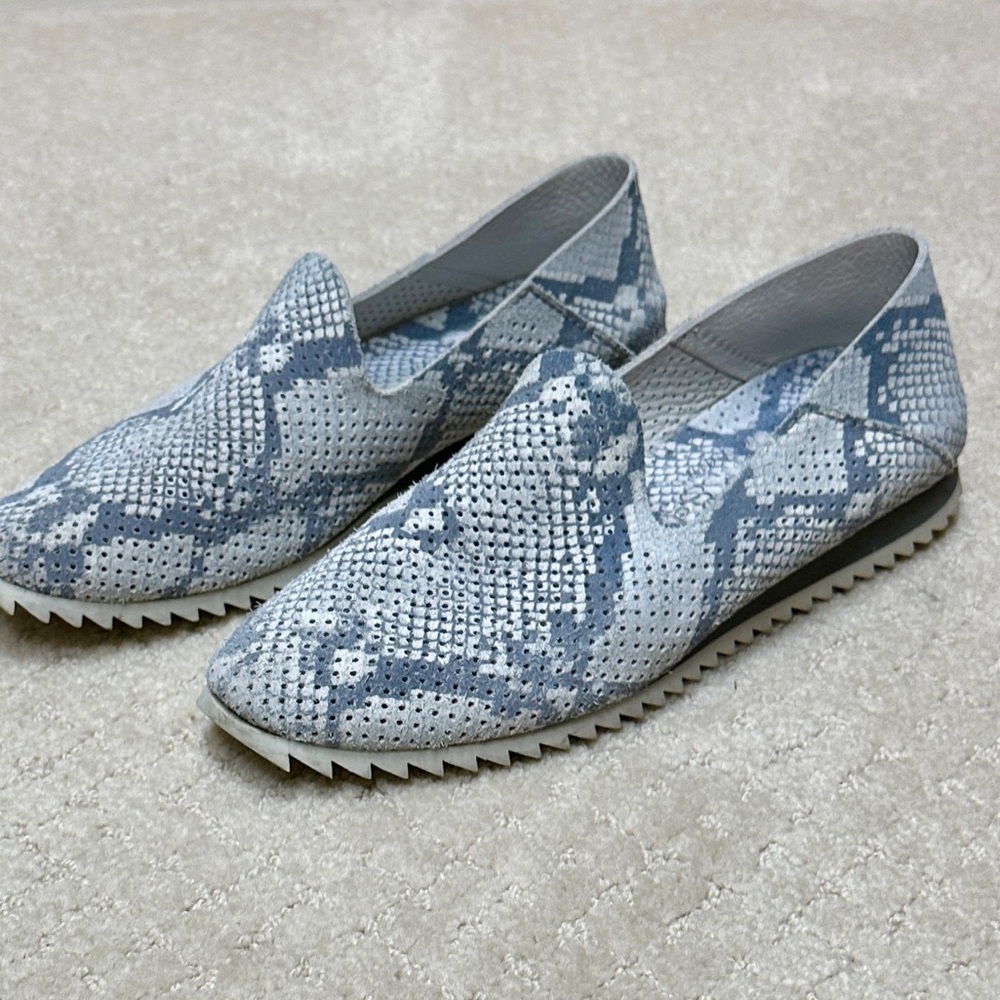 Pedro Garcia gray snakeskin slip on flats size 8